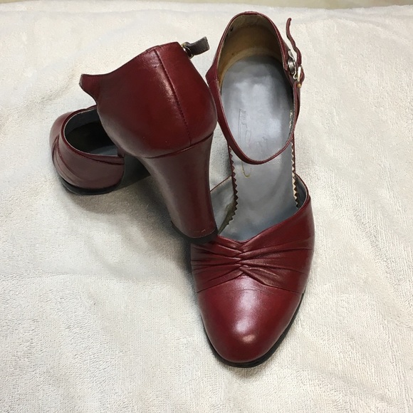 Restored: Vintage 70s Leather Heels - Picture 4 of 9